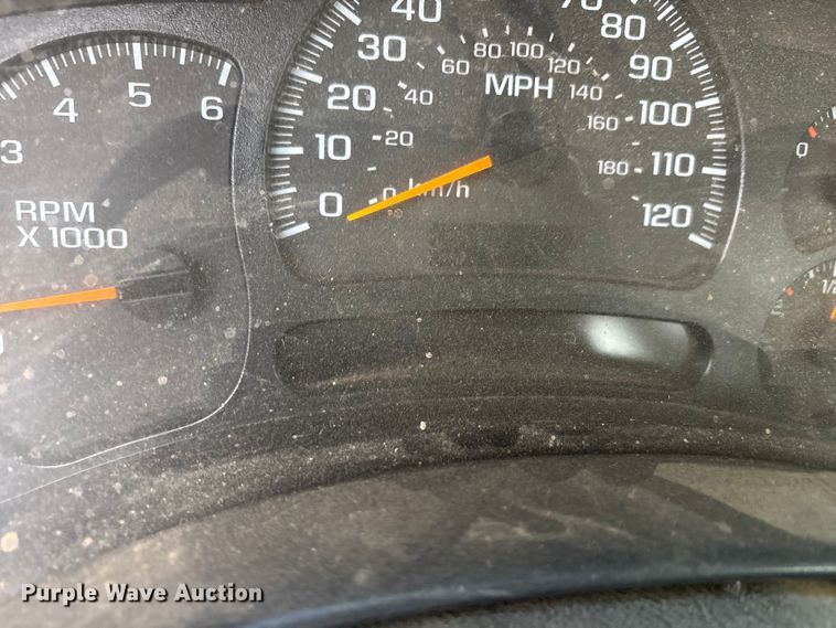 image for item EA7812 2005 Chevrolet Silverado 2500HD Crew Cab pickup truck