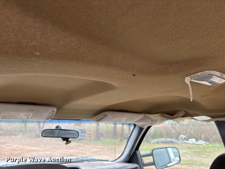 image for item EA7812 2005 Chevrolet Silverado 2500HD Crew Cab pickup truck