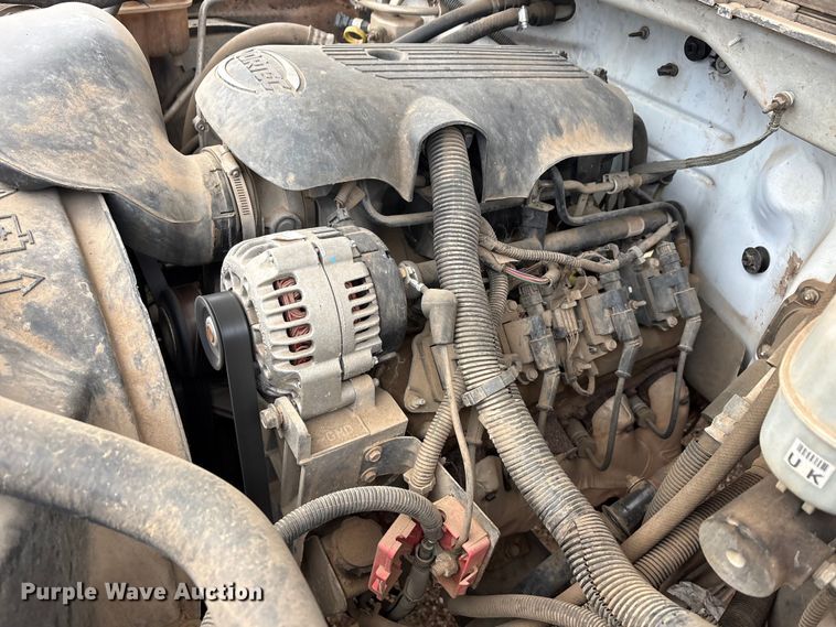 image for item EA7812 2005 Chevrolet Silverado 2500HD Crew Cab pickup truck