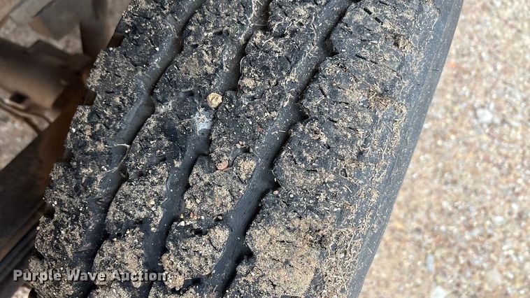 image for item EA7812 2005 Chevrolet Silverado 2500HD Crew Cab pickup truck