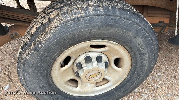 image for item EA7812 2005 Chevrolet Silverado 2500HD Crew Cab pickup truck