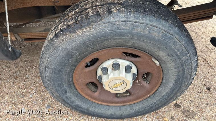 image for item EA7812 2005 Chevrolet Silverado 2500HD Crew Cab pickup truck