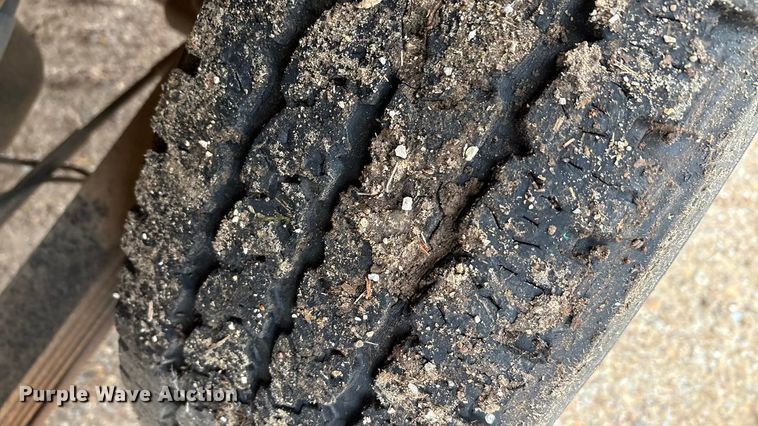 image for item EA7812 2005 Chevrolet Silverado 2500HD Crew Cab pickup truck