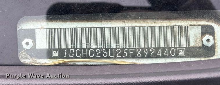 image for item EA7812 2005 Chevrolet Silverado 2500HD Crew Cab pickup truck