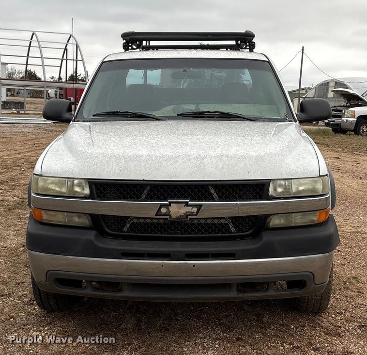 image for item EA7813 2002 Chevrolet Silverado 2500HD Crew Cab utility bed pickup truck