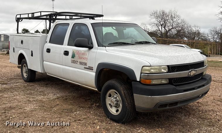 image for item EA7813 2002 Chevrolet Silverado 2500HD Crew Cab utility bed pickup truck