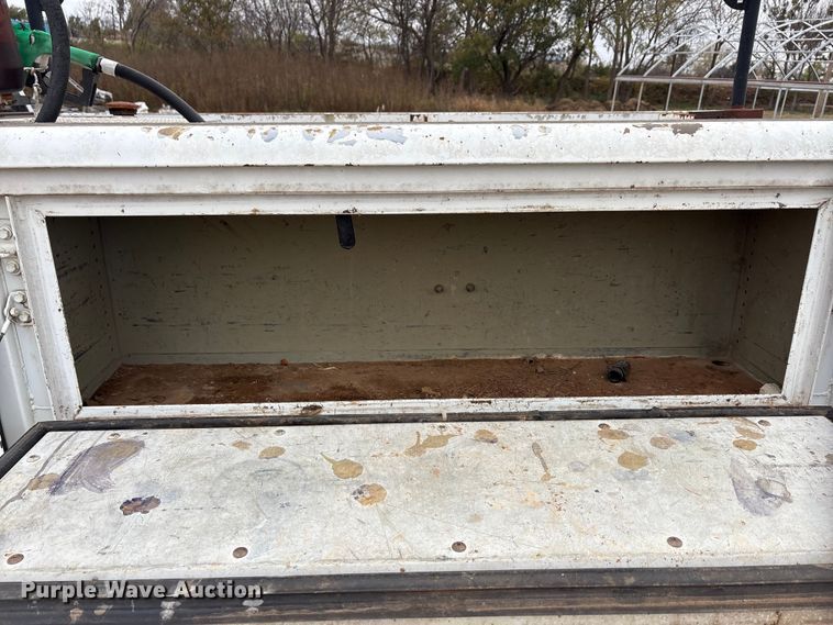 image for item EA7813 2002 Chevrolet Silverado 2500HD Crew Cab utility bed pickup truck