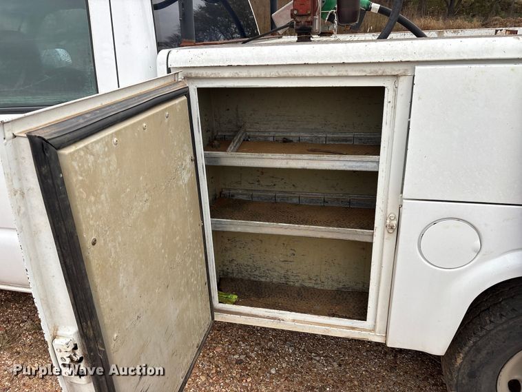 image for item EA7813 2002 Chevrolet Silverado 2500HD Crew Cab utility bed pickup truck