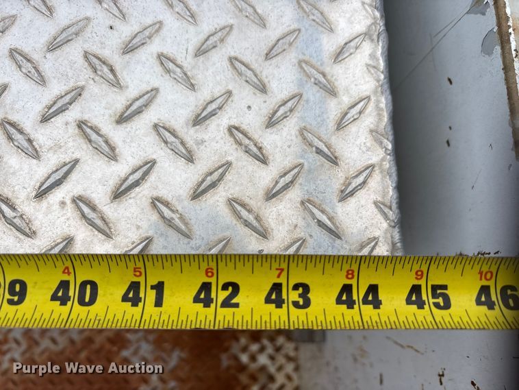 image for item EA7813 2002 Chevrolet Silverado 2500HD Crew Cab utility bed pickup truck