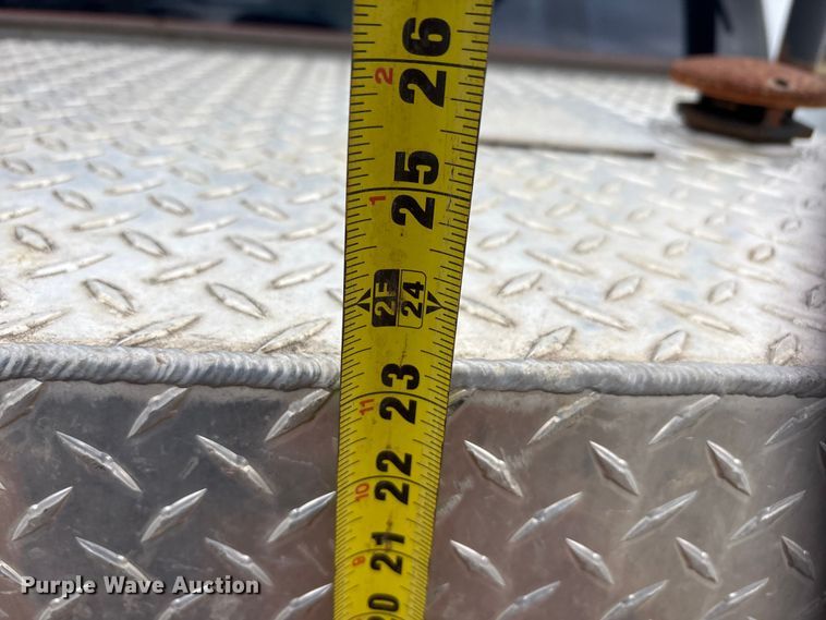 image for item EA7813 2002 Chevrolet Silverado 2500HD Crew Cab utility bed pickup truck