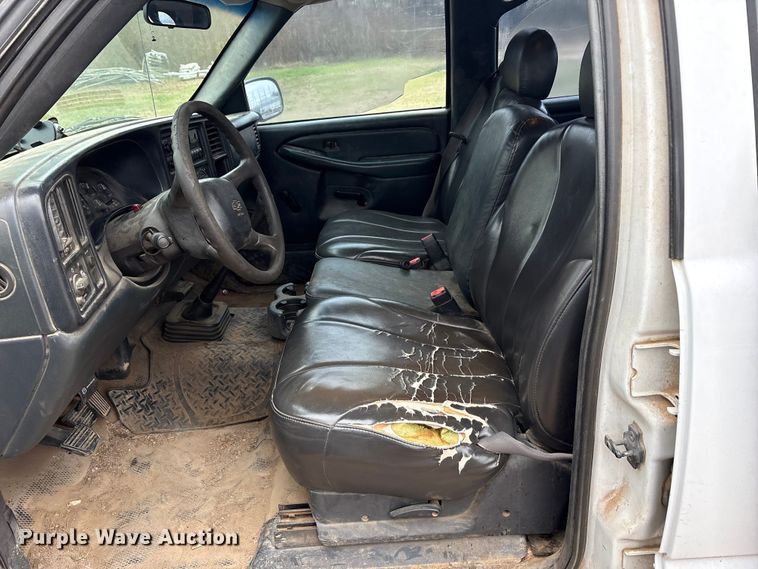 image for item EA7813 2002 Chevrolet Silverado 2500HD Crew Cab utility bed pickup truck