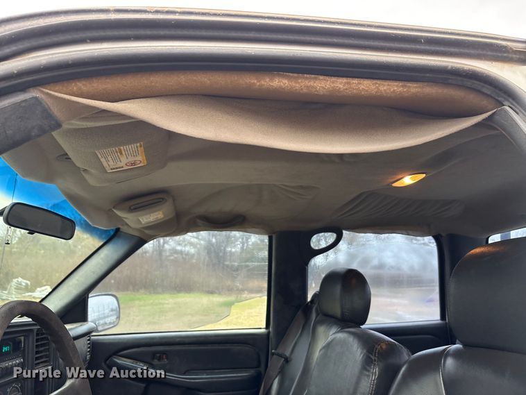 image for item EA7813 2002 Chevrolet Silverado 2500HD Crew Cab utility bed pickup truck