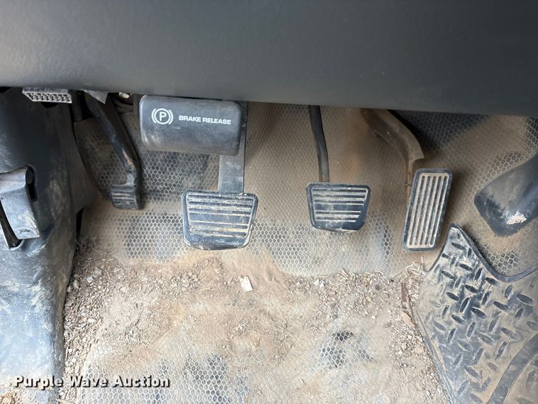 image for item EA7813 2002 Chevrolet Silverado 2500HD Crew Cab utility bed pickup truck