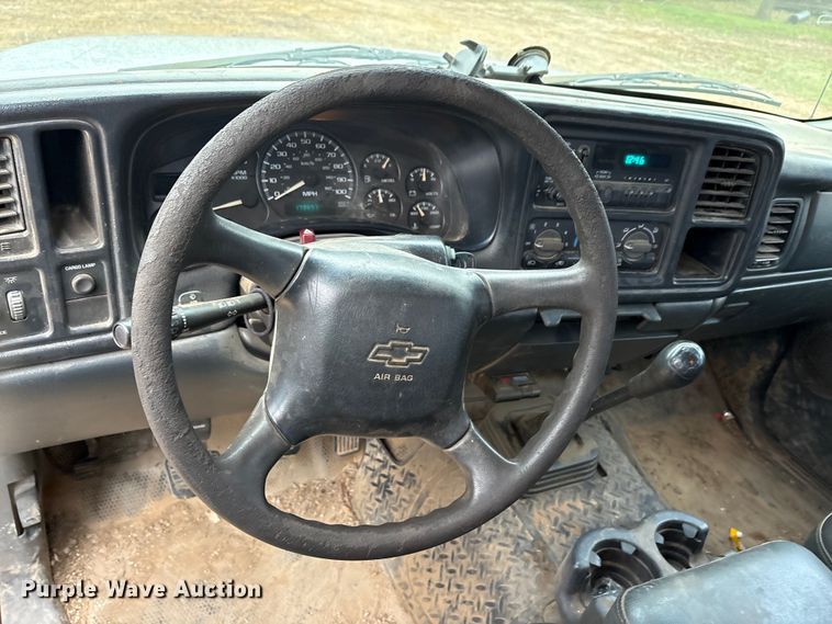 image for item EA7813 2002 Chevrolet Silverado 2500HD Crew Cab utility bed pickup truck