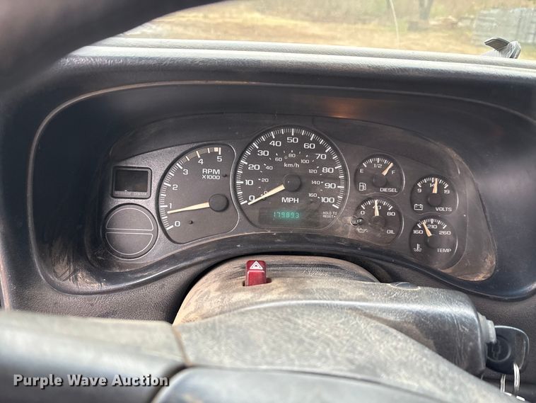 image for item EA7813 2002 Chevrolet Silverado 2500HD Crew Cab utility bed pickup truck