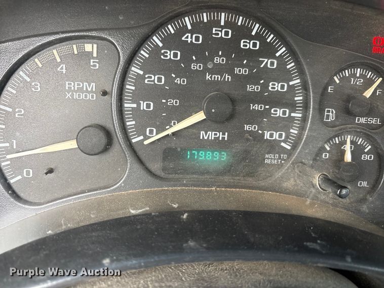 image for item EA7813 2002 Chevrolet Silverado 2500HD Crew Cab utility bed pickup truck