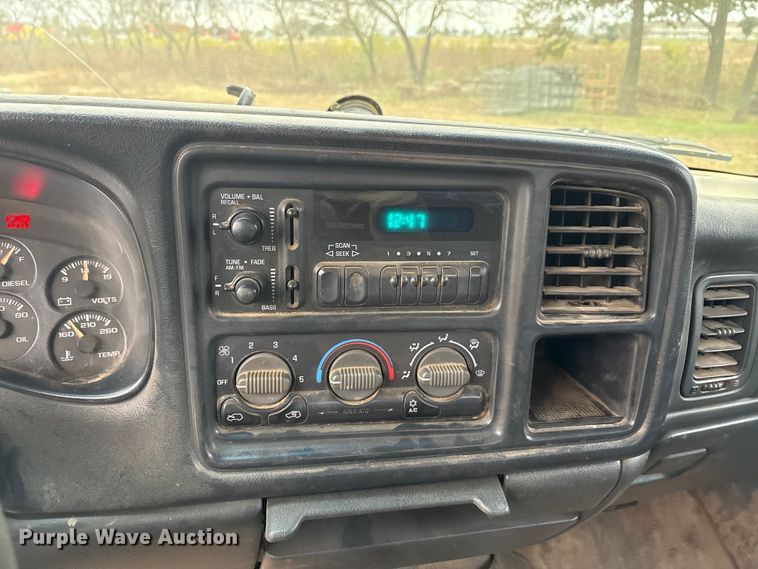 image for item EA7813 2002 Chevrolet Silverado 2500HD Crew Cab utility bed pickup truck