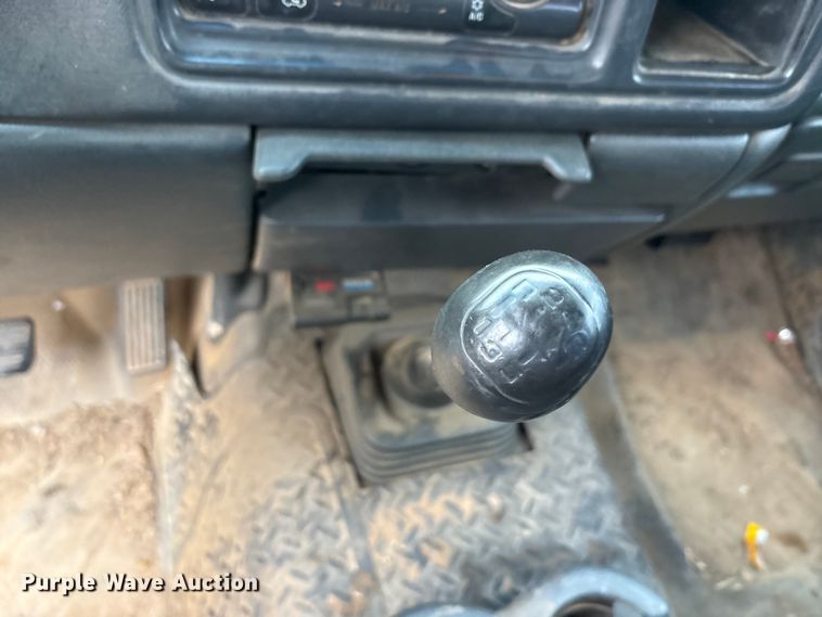 image for item EA7813 2002 Chevrolet Silverado 2500HD Crew Cab utility bed pickup truck