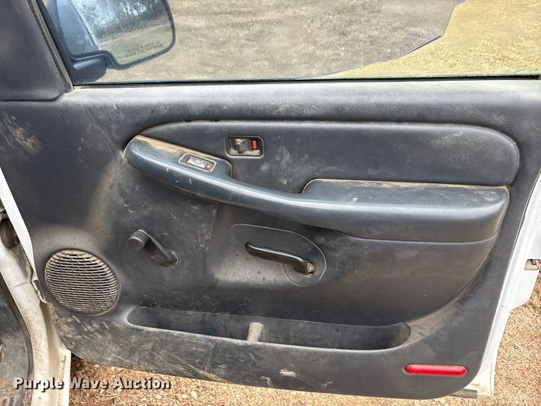 image for item EA7813 2002 Chevrolet Silverado 2500HD Crew Cab utility bed pickup truck