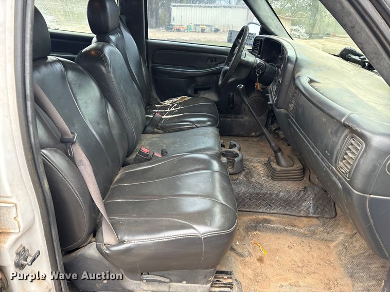 image for item EA7813 2002 Chevrolet Silverado 2500HD Crew Cab utility bed pickup truck