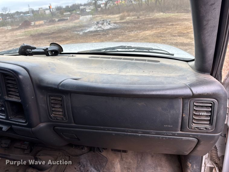 image for item EA7813 2002 Chevrolet Silverado 2500HD Crew Cab utility bed pickup truck