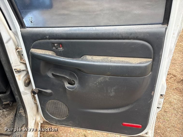 image for item EA7813 2002 Chevrolet Silverado 2500HD Crew Cab utility bed pickup truck