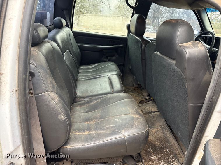 image for item EA7813 2002 Chevrolet Silverado 2500HD Crew Cab utility bed pickup truck