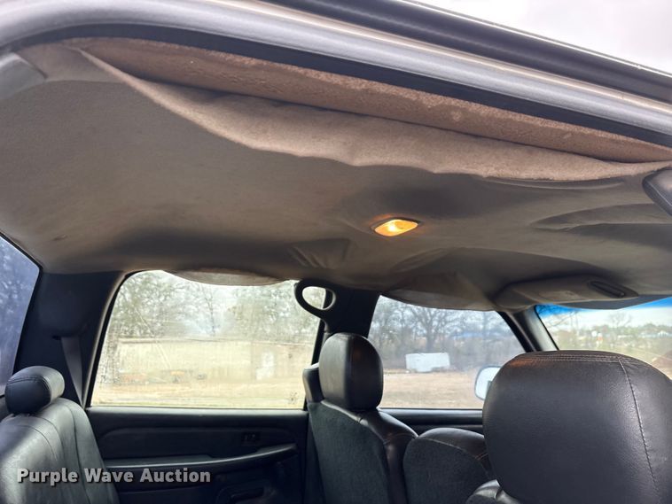 image for item EA7813 2002 Chevrolet Silverado 2500HD Crew Cab utility bed pickup truck