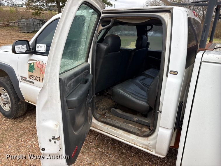 image for item EA7813 2002 Chevrolet Silverado 2500HD Crew Cab utility bed pickup truck