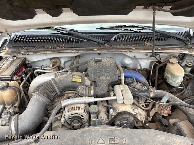 image for item EA7813 2002 Chevrolet Silverado 2500HD Crew Cab utility bed pickup truck