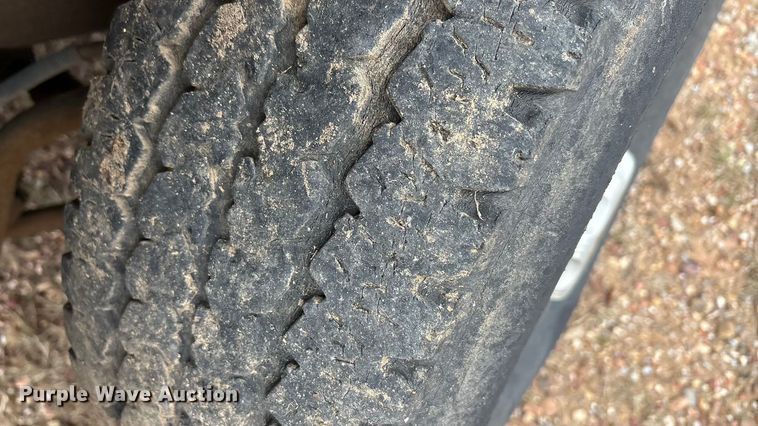 image for item EA7813 2002 Chevrolet Silverado 2500HD Crew Cab utility bed pickup truck