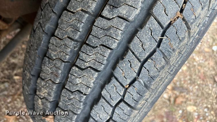 image for item EA7813 2002 Chevrolet Silverado 2500HD Crew Cab utility bed pickup truck