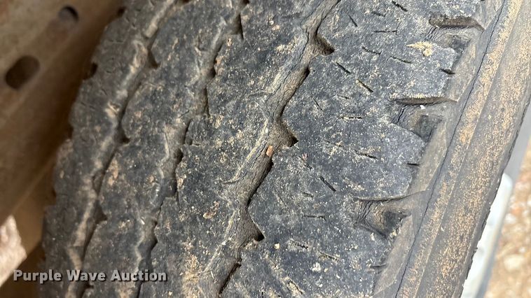 image for item EA7813 2002 Chevrolet Silverado 2500HD Crew Cab utility bed pickup truck