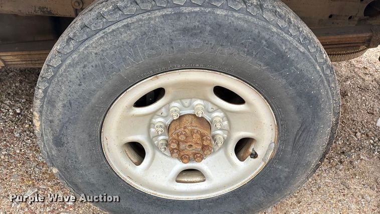 image for item EA7813 2002 Chevrolet Silverado 2500HD Crew Cab utility bed pickup truck