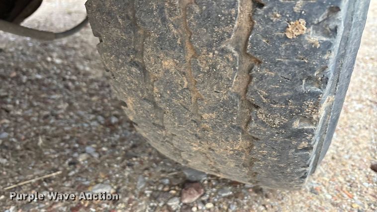 image for item EA7813 2002 Chevrolet Silverado 2500HD Crew Cab utility bed pickup truck