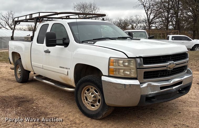 image for item EA7814 2008 Chevrolet Silverado 2500HD Ext. Cab pickup truck