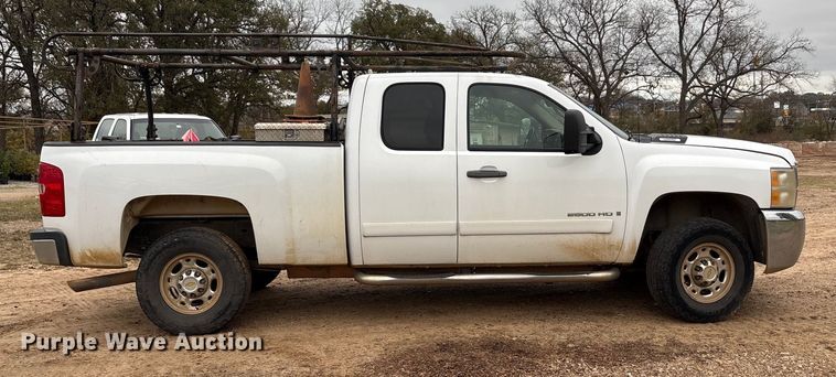 image for item EA7814 2008 Chevrolet Silverado 2500HD Ext. Cab pickup truck