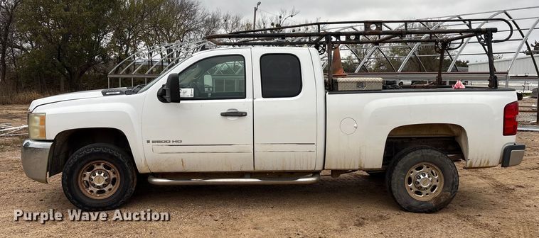 image for item EA7814 2008 Chevrolet Silverado 2500HD Ext. Cab pickup truck