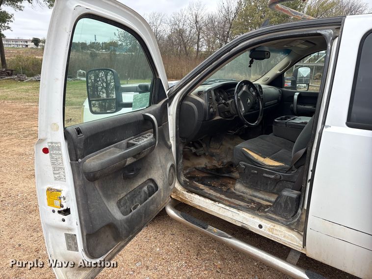 image for item EA7814 2008 Chevrolet Silverado 2500HD Ext. Cab pickup truck