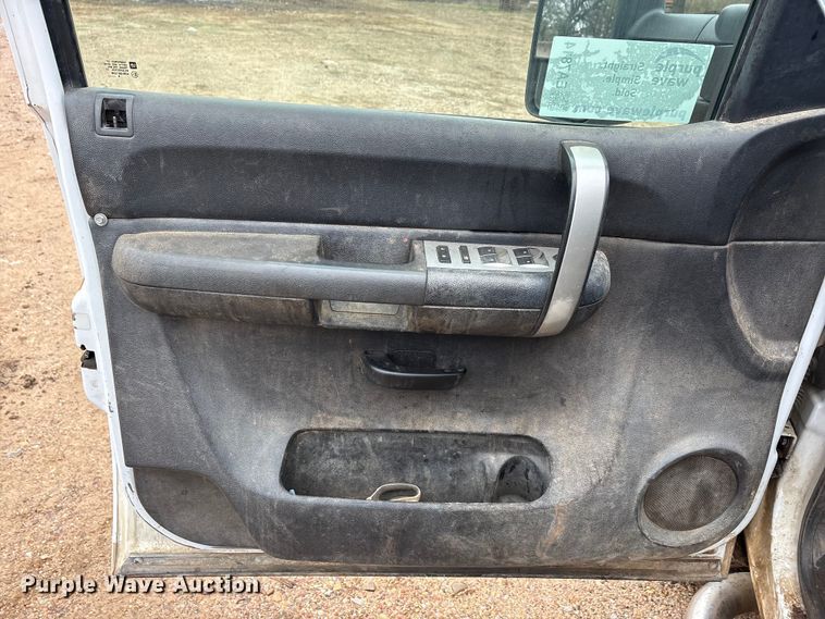 image for item EA7814 2008 Chevrolet Silverado 2500HD Ext. Cab pickup truck