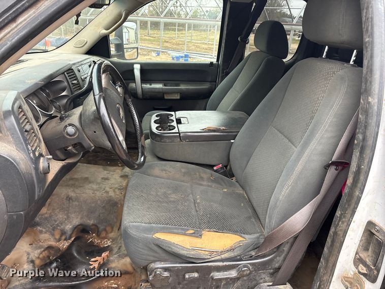 image for item EA7814 2008 Chevrolet Silverado 2500HD Ext. Cab pickup truck