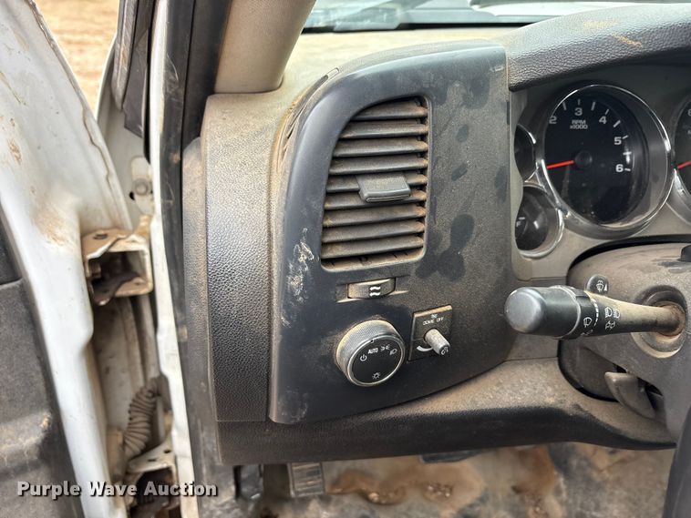 image for item EA7814 2008 Chevrolet Silverado 2500HD Ext. Cab pickup truck