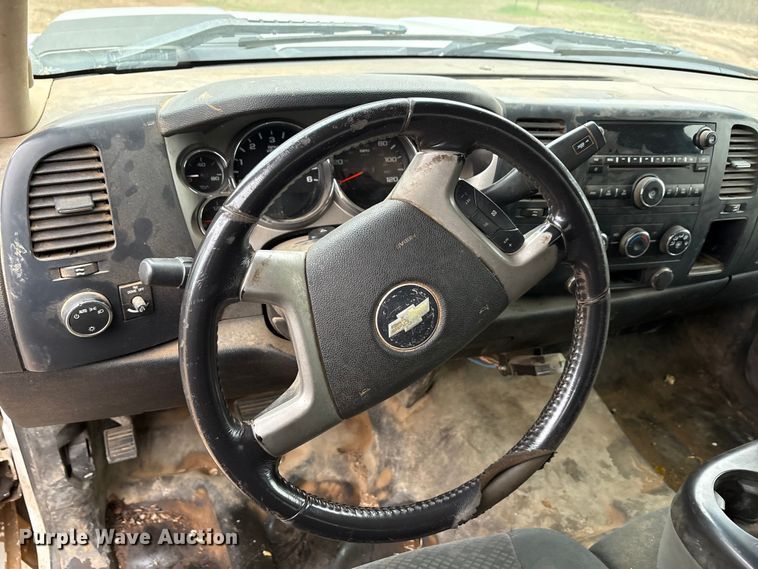 image for item EA7814 2008 Chevrolet Silverado 2500HD Ext. Cab pickup truck