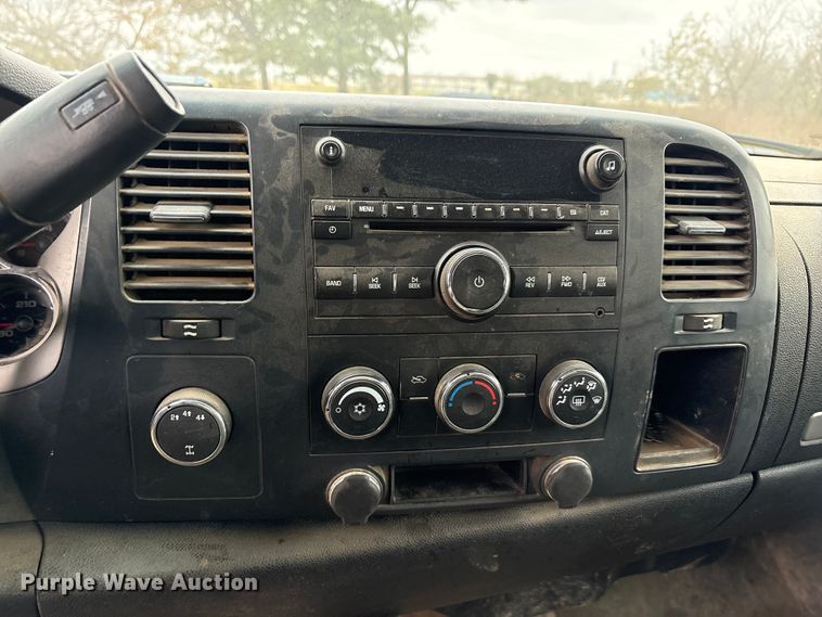 image for item EA7814 2008 Chevrolet Silverado 2500HD Ext. Cab pickup truck