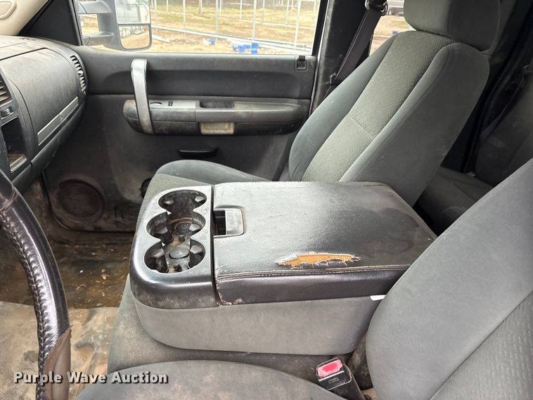 image for item EA7814 2008 Chevrolet Silverado 2500HD Ext. Cab pickup truck