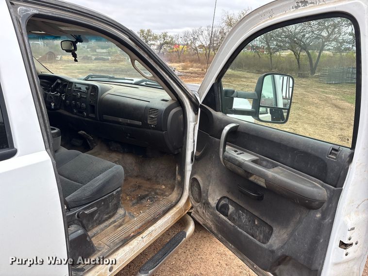 image for item EA7814 2008 Chevrolet Silverado 2500HD Ext. Cab pickup truck