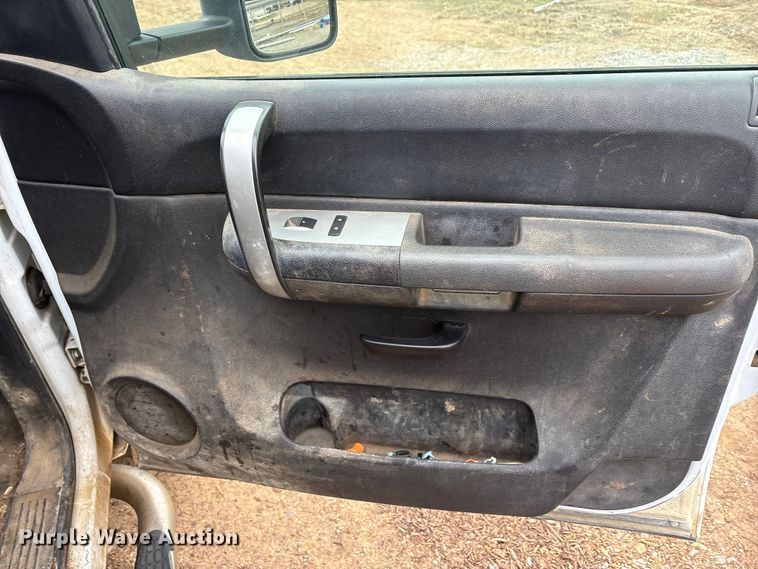 image for item EA7814 2008 Chevrolet Silverado 2500HD Ext. Cab pickup truck