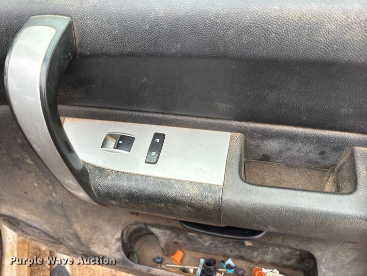 image for item EA7814 2008 Chevrolet Silverado 2500HD Ext. Cab pickup truck