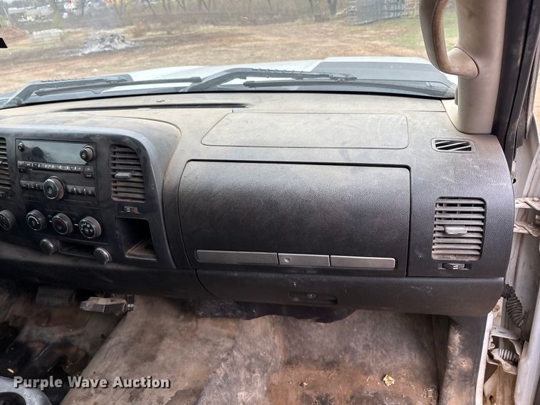 image for item EA7814 2008 Chevrolet Silverado 2500HD Ext. Cab pickup truck