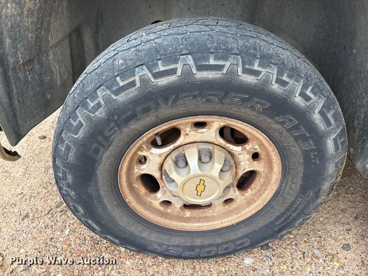 image for item EA7814 2008 Chevrolet Silverado 2500HD Ext. Cab pickup truck